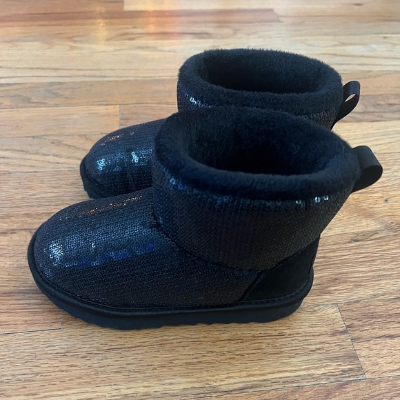 Girls Sequin UGGs - Picture 1 of 4